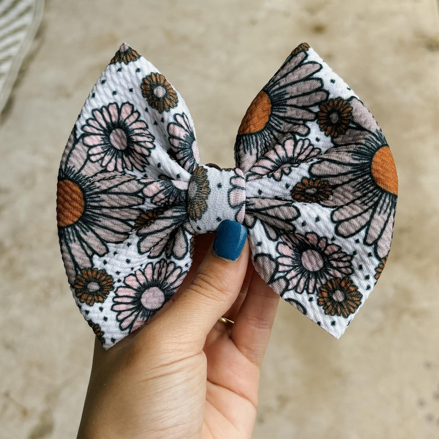 Neutral Retro Floral Bow