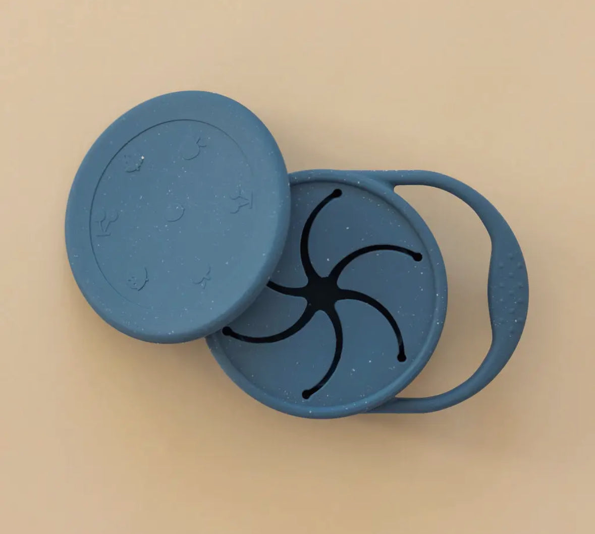 Expandable Silicone Snack Cup With Lid (Multiple Colors)