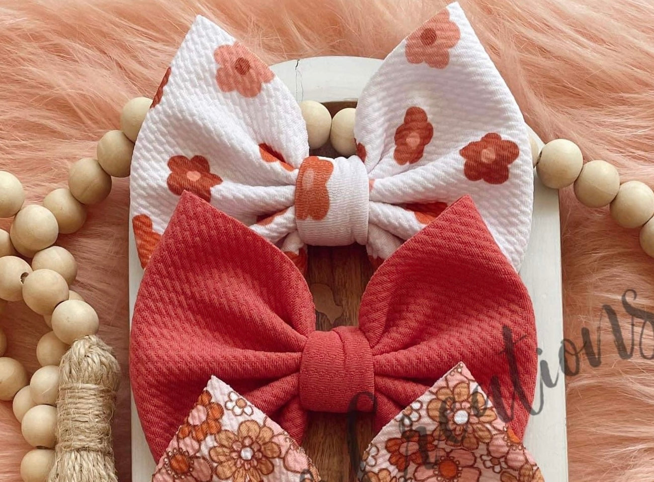 White Daisies Bow